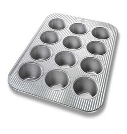 https://kissthecook.net/cdn/shop/products/usa-pan-muffin-12c_grande.jpg?v=1660166216